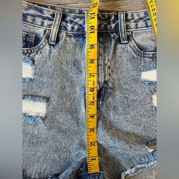 Angel Kiss 100% Cotton Distressed Subtle Acid Wash Jean Shorts Size 9 / 29 NWOT! - Picture 3 of 7